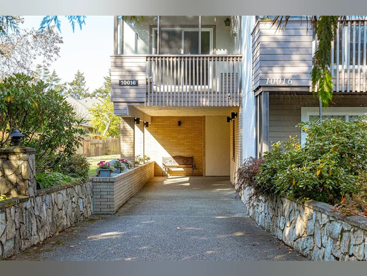 201-10016 Third Street, Sidney, BC, V8L 3V3 - 4