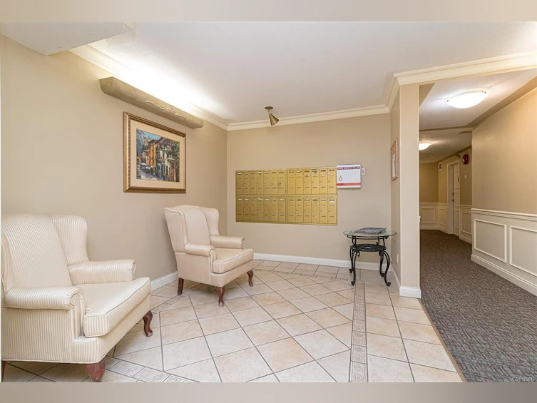 201-10016 Third Street, Sidney, BC, V8L 3V3 - 5