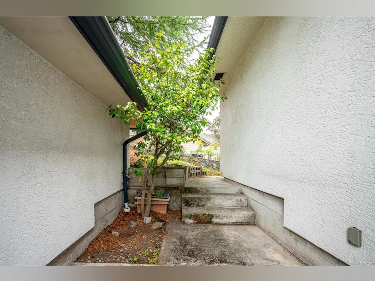 1370 Slater Street, Victoria, BC, V8X 2P9 - 31