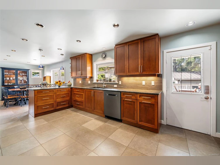268 Glenairlie Drive, View Royal, BC, V9B 1K3 - 4
