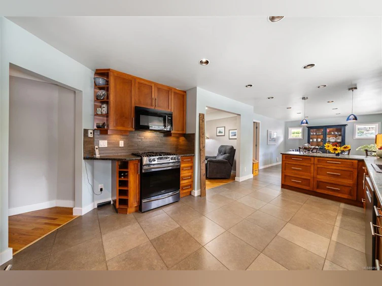 268 Glenairlie Drive, View Royal, BC, V9B 1K3 - 5