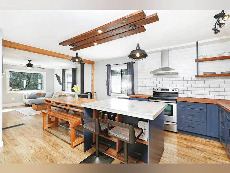 5277 Washer Road, Union Bay, BC, V0R 3B0 - 5