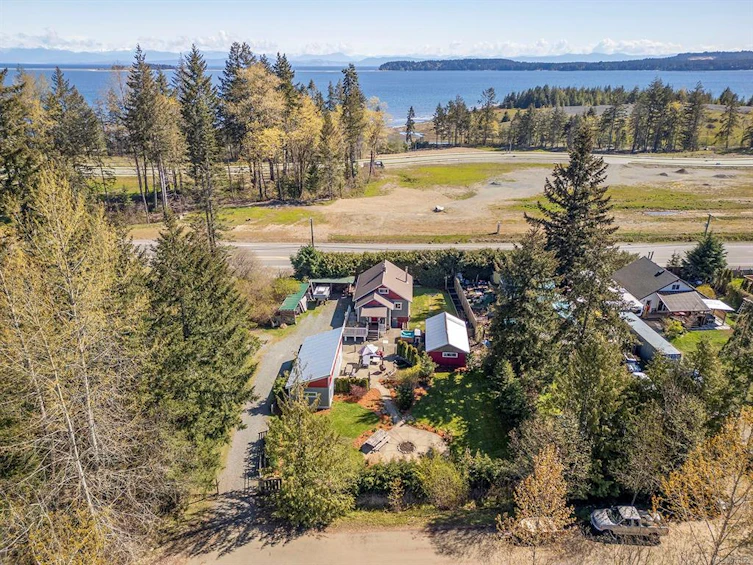 5277 Washer Road, Union Bay, BC, V0R 3B0 - 11