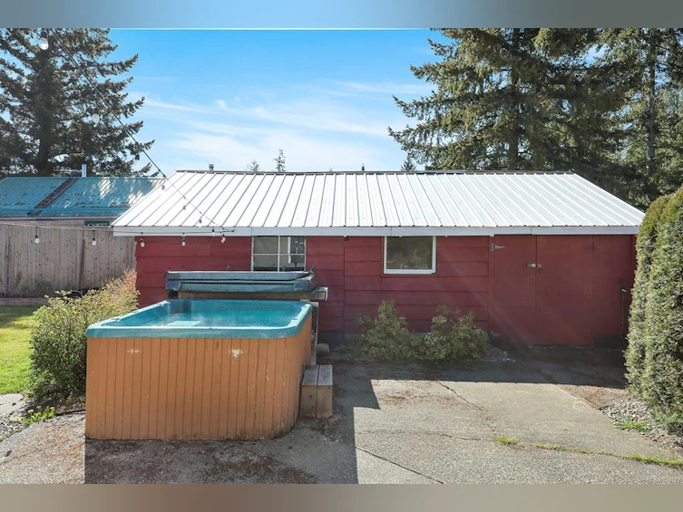 5277 Washer Road, Union Bay, BC, V0R 3B0 - 34