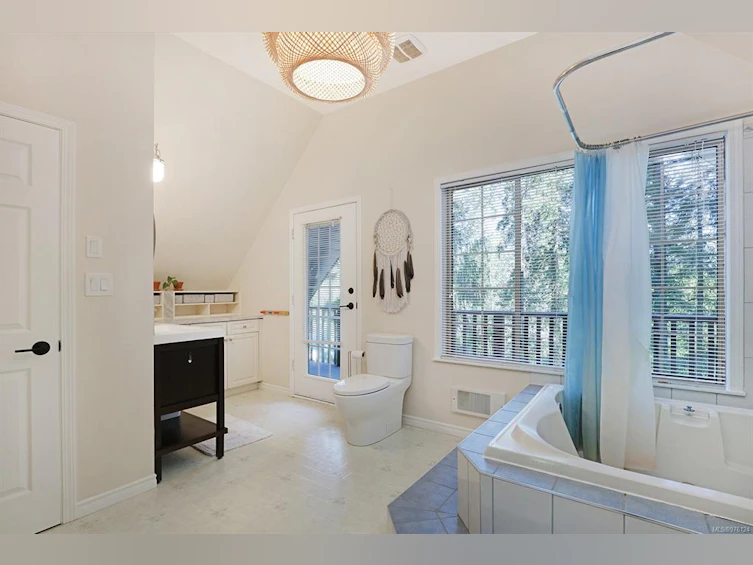 4345 Macaulay Road, Black Creek, BC, V9J 1E2 - 9