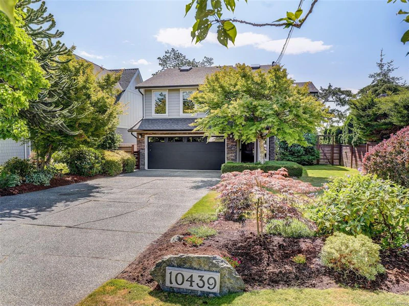 10439 Allbay Road, Sidney BC V8L 2N8