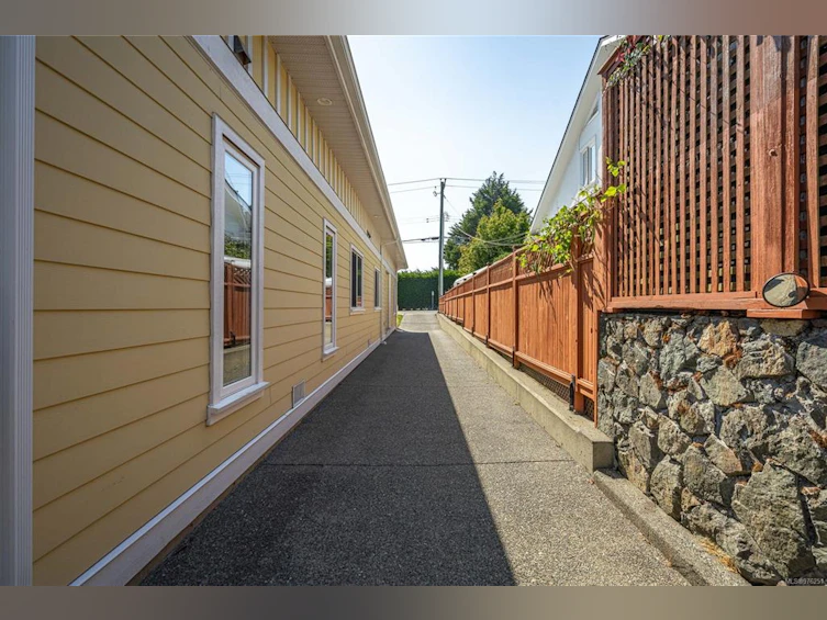 2344 Weiler Avenue, Sidney, BC, V8L 1S1 - 36