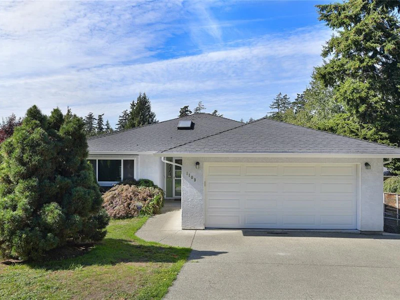 1109 Laburnum Road, Saanich BC V8Z 2N1