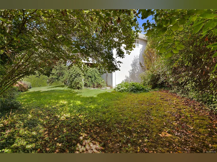 1109 Laburnum Road, Saanich, BC, V8Z 2N1 - 43