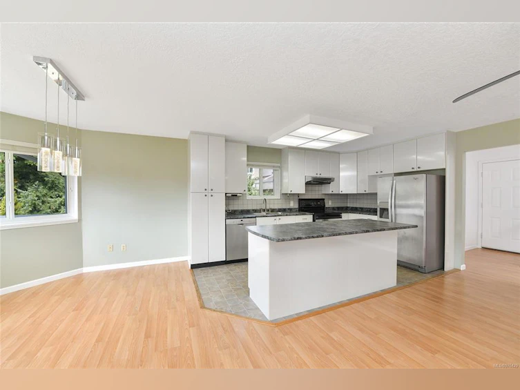 1109 Laburnum Road, Saanich, BC, V8Z 2N1 - 7