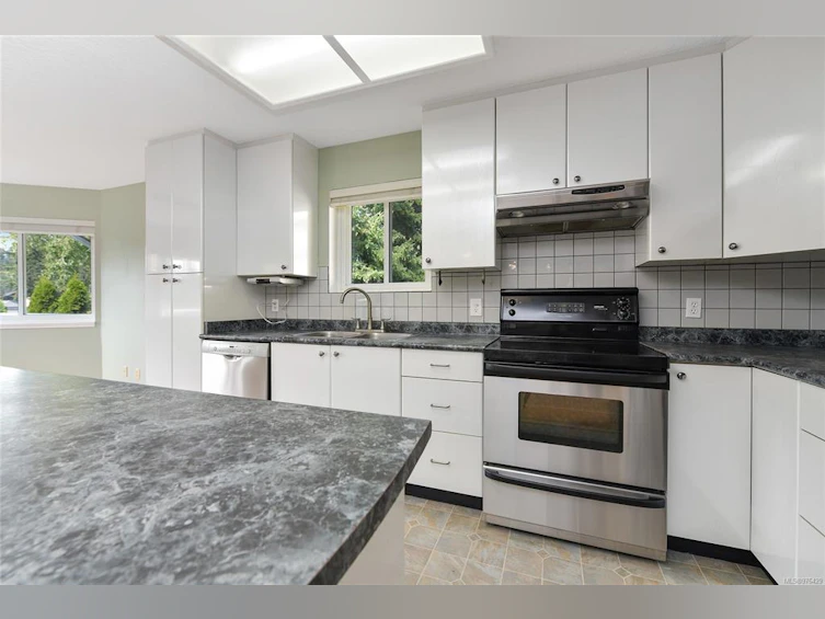 1109 Laburnum Road, Saanich, BC, V8Z 2N1 - 10