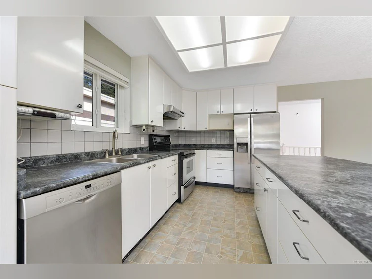 1109 Laburnum Road, Saanich, BC, V8Z 2N1 - 12