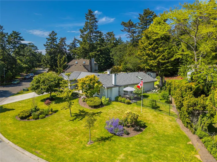 2780 Arbutus Road, Saanich, BC, V8N 5X4 - 3