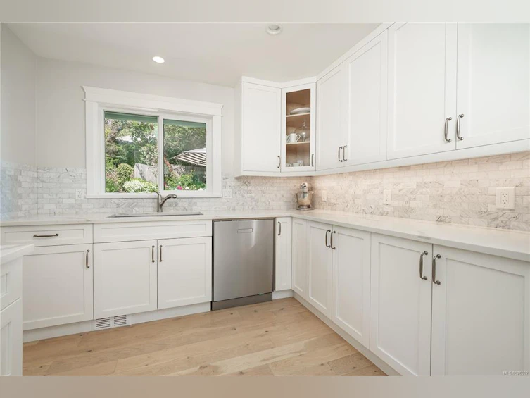 2780 Arbutus Road, Saanich, BC, V8N 5X4 - 8
