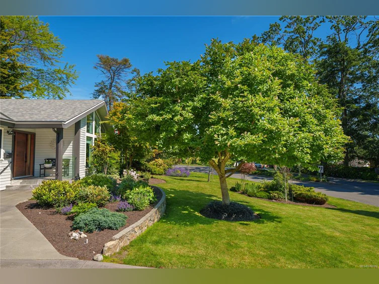 2780 Arbutus Road, Saanich, BC, V8N 5X4 - 28