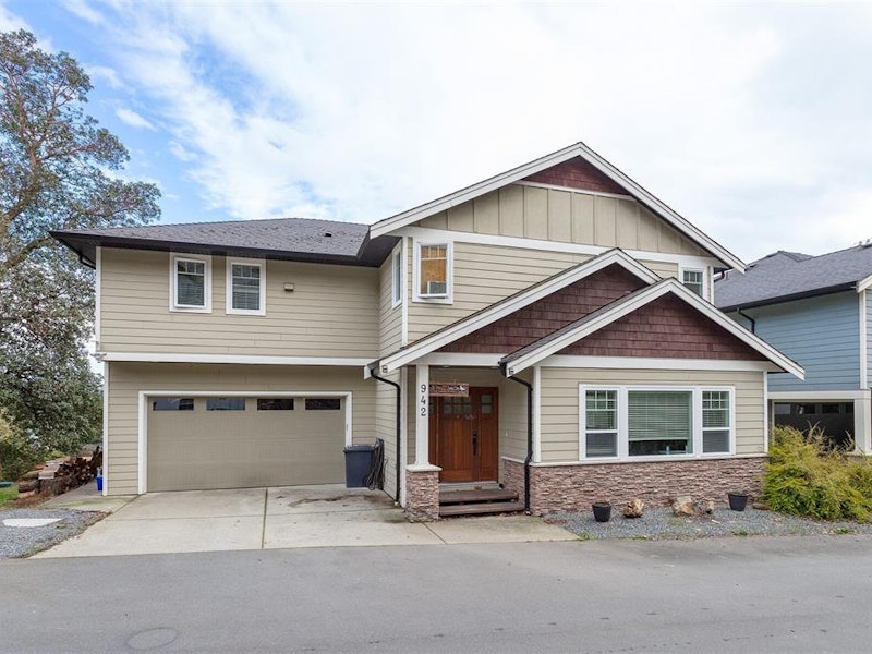942 Arngask Avenue, Langford BC V9B 5X7