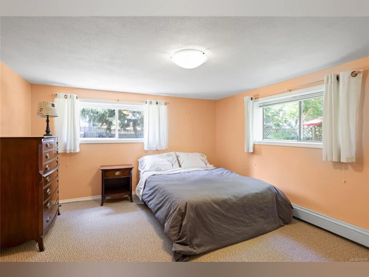 365 W First Avenue, Qualicum Beach, BC, V9K 1H6 - 25
