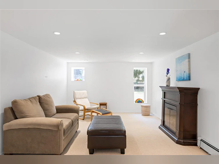 365 W First Avenue, Qualicum Beach, BC, V9K 1H6 - 33