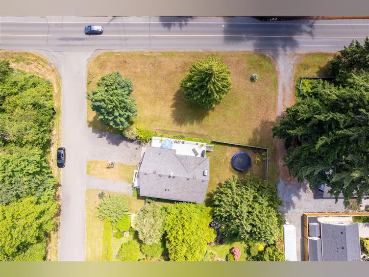 365 W First Avenue, Qualicum Beach, BC, V9K 1H6 - 36