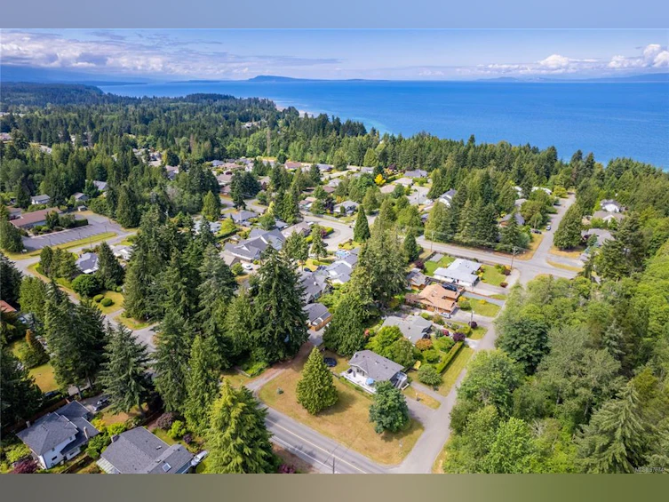 365 W First Avenue, Qualicum Beach, BC, V9K 1H6 - 47
