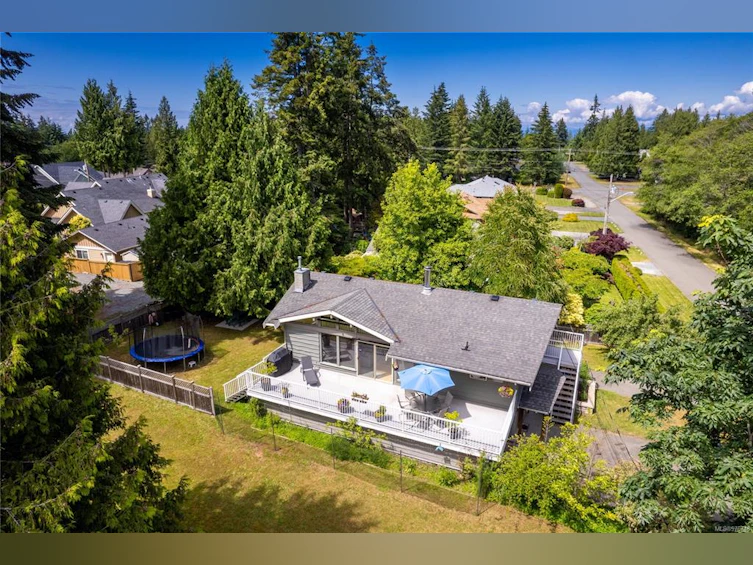 365 W First Avenue, Qualicum Beach, BC, V9K 1H6 - 48