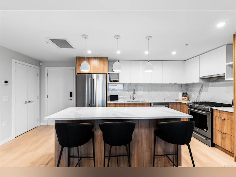 205-5120 Cordova Bay Road, Saanich, BC, V8Y 2K5 - 4