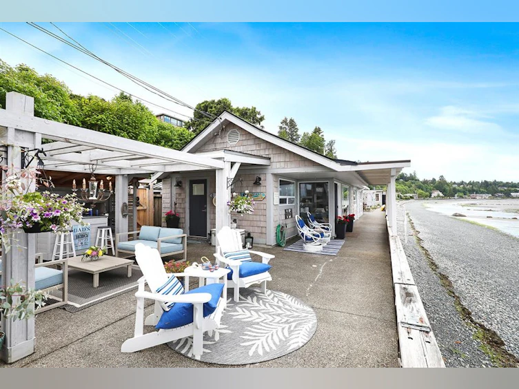 2935 W Island Highway, Qualicum Beach, BC, V9K 2H2 - 2