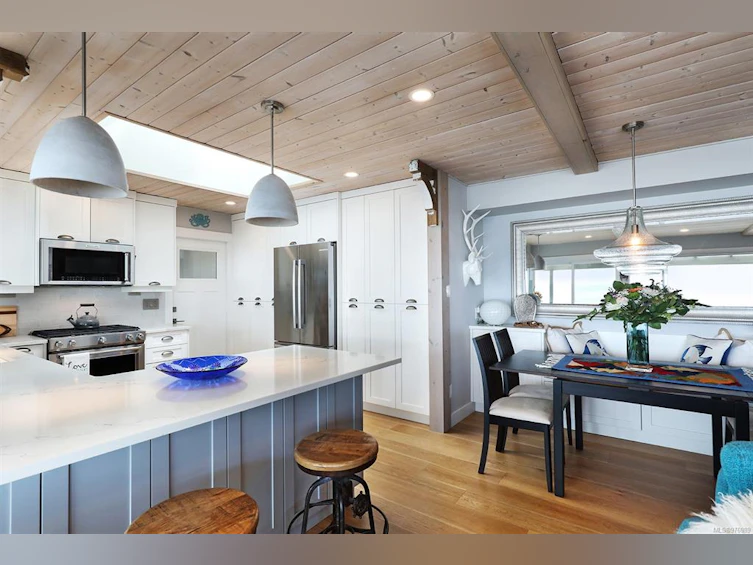 2935 W Island Highway, Qualicum Beach, BC, V9K 2H2 - 4