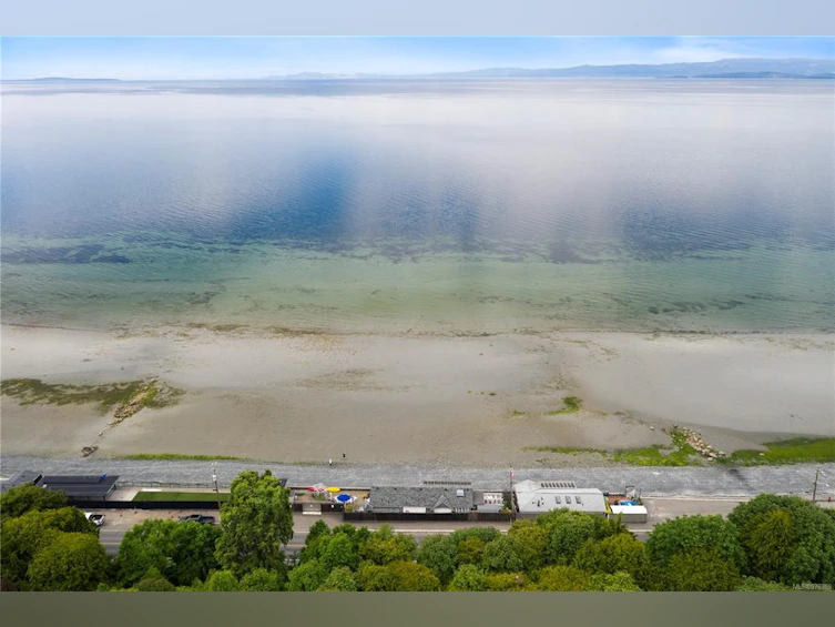 2935 W Island Highway, Qualicum Beach, BC, V9K 2H2 - 47