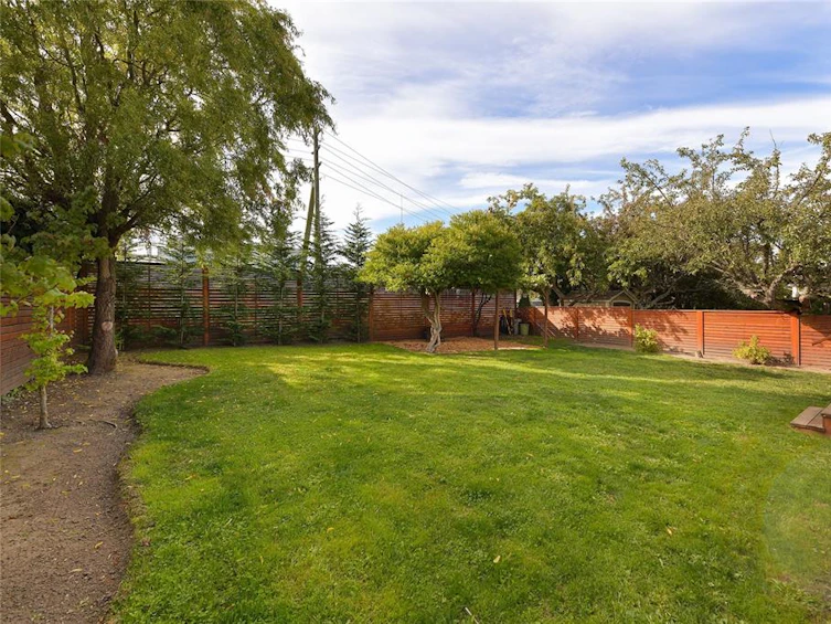 950 Hereward Road, Victoria, BC, V9A 4C8 - 30