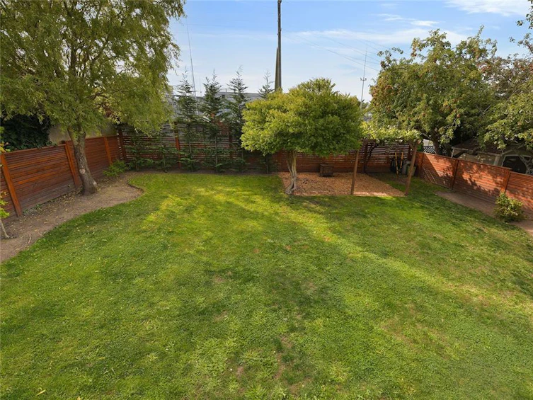 950 Hereward Road, Victoria, BC, V9A 4C8 - 32