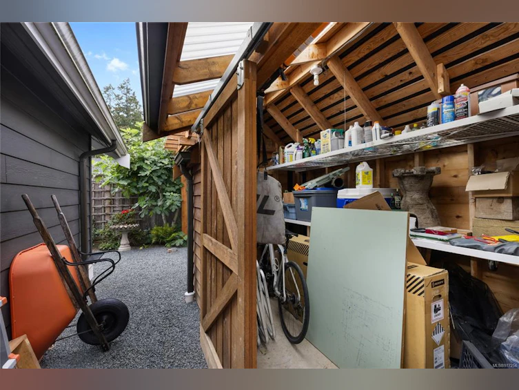 227 W Fifth Avenue, Qualicum Beach, BC, V9K 1S2 - 49