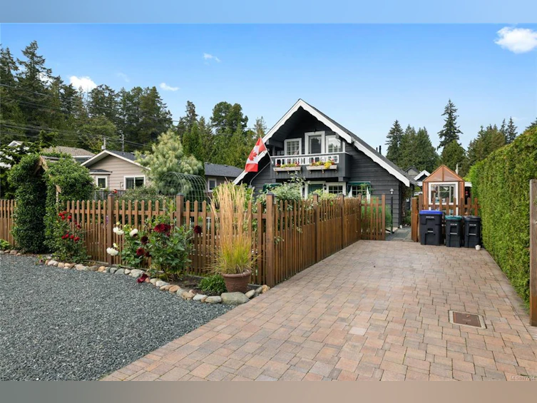227 W Fifth Avenue, Qualicum Beach, BC, V9K 1S2 - 67