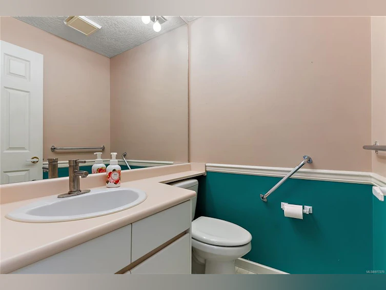 9386 Lochside Drive, Sidney, BC, V8L 5R5 - 15