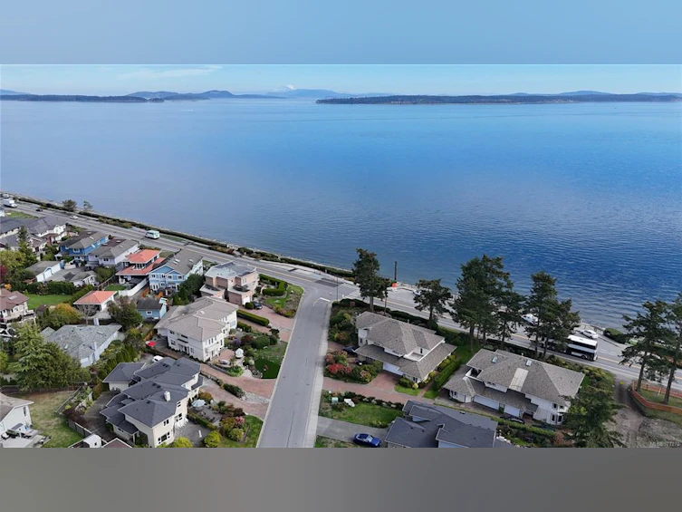 9386 Lochside Drive, Sidney, BC, V8L 5R5 - 26