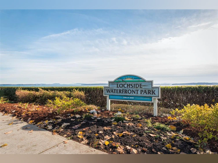 9386 Lochside Drive, Sidney, BC, V8L 5R5 - 30