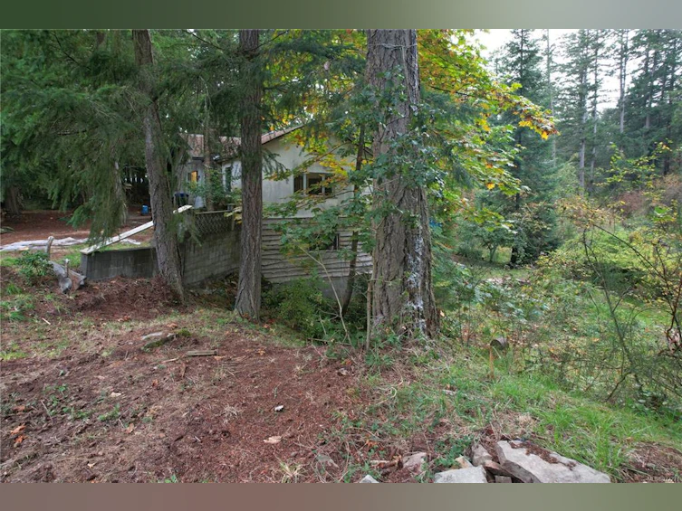 3260 South Road, Gabriola Island, BC, V0R 1X7 - 2