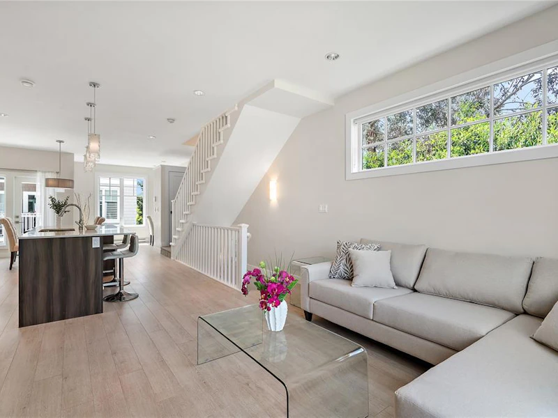 7 - 2638 Shelbourne Street, Victoria BC V8R 4L9