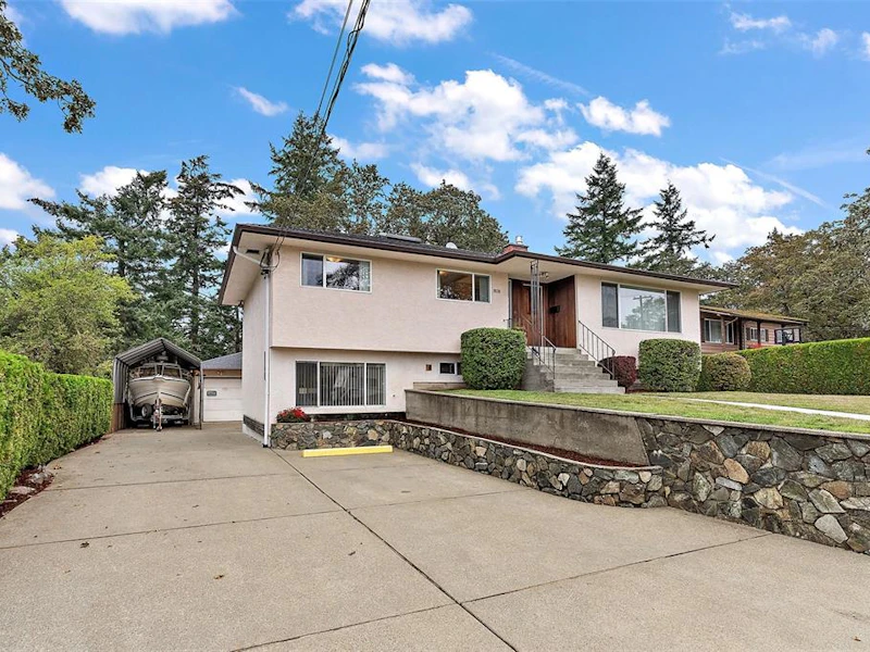1108 Nicholson Street, Saanich BC V8X 3L6