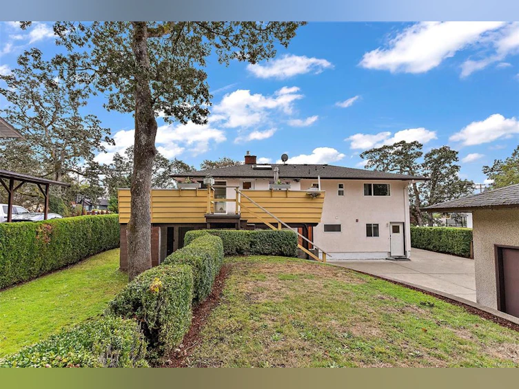 1108 Nicholson Street, Saanich, BC, V8X 3L6 - 3
