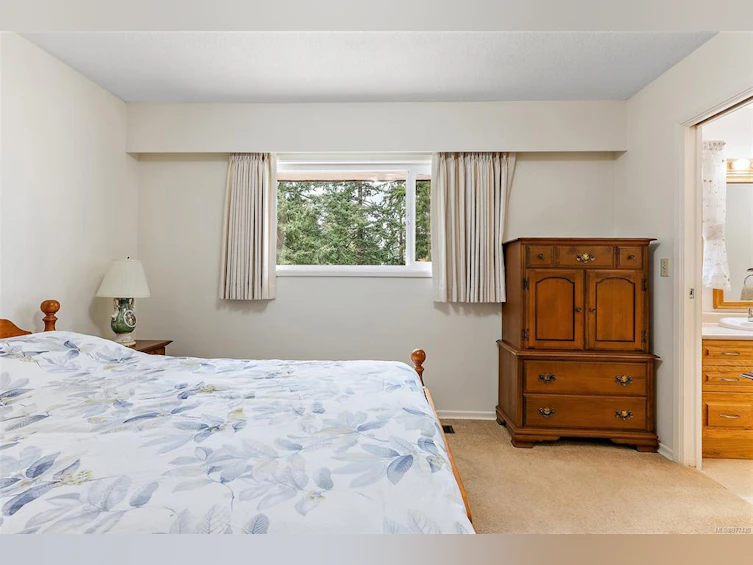 1108 Nicholson Street, Saanich, BC, V8X 3L6 - 16