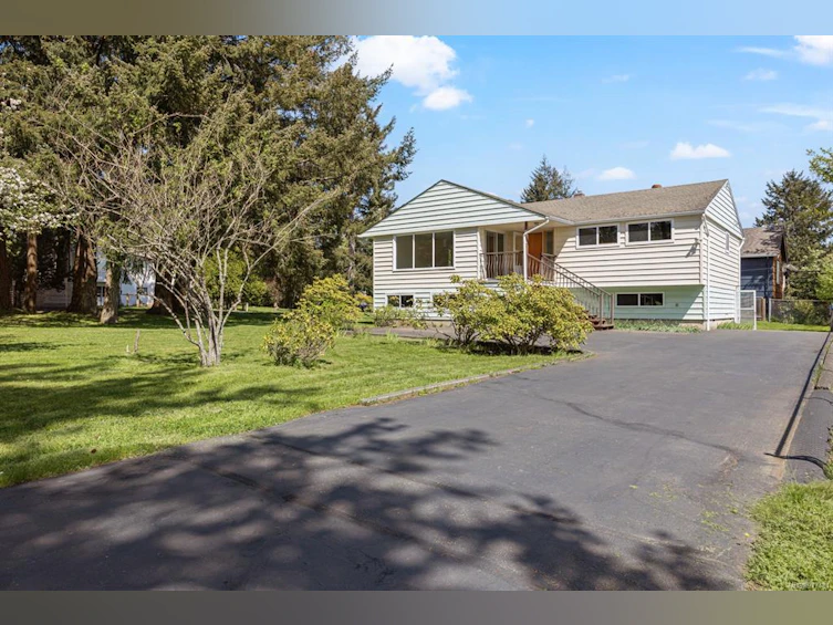 1623 Birch Avenue, Comox, BC, V9M 2N5 - 2