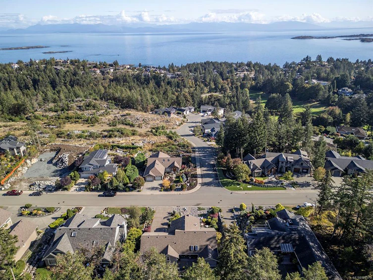 2251 Bonnington Drive, Fairwinds, BC, V9P 9L9 - 2