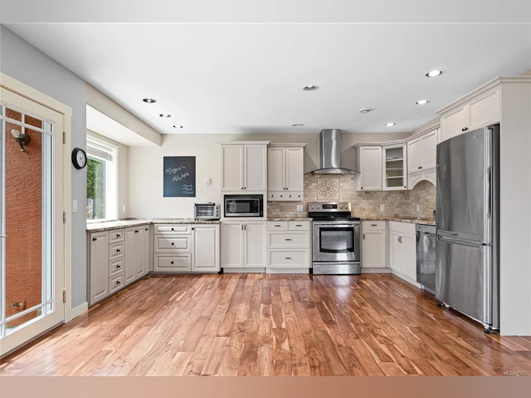 1100 Windsor Drive, Qualicum Beach, BC, V9K 2J4 - 3