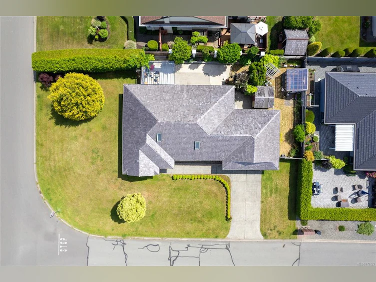 1100 Windsor Drive, Qualicum Beach, BC, V9K 2J4 - 40