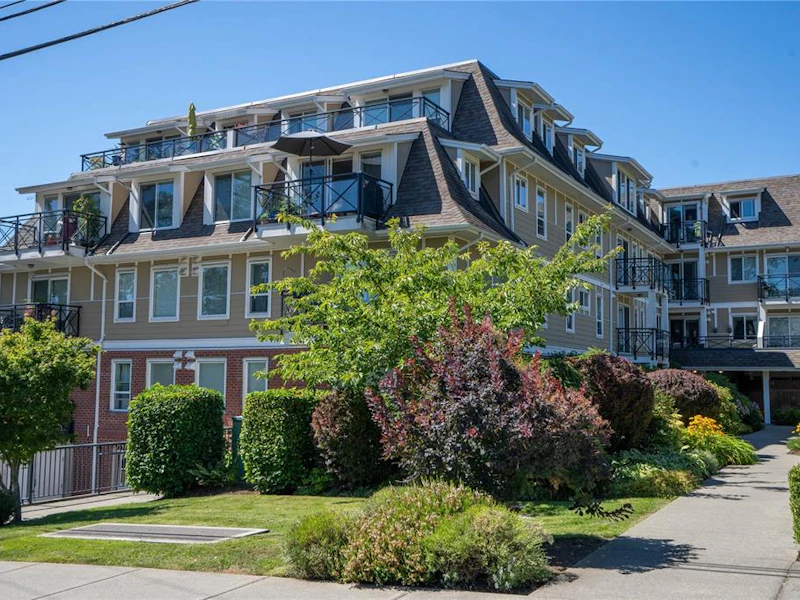207 - 4536 Viewmont Avenue, Saanich BC V8Z 5L2
