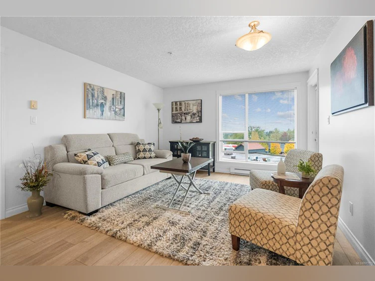 207-4536 Viewmont Avenue, Saanich, BC, V8Z 5L2 - 4