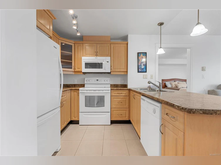 207-4536 Viewmont Avenue, Saanich, BC, V8Z 5L2 - 7