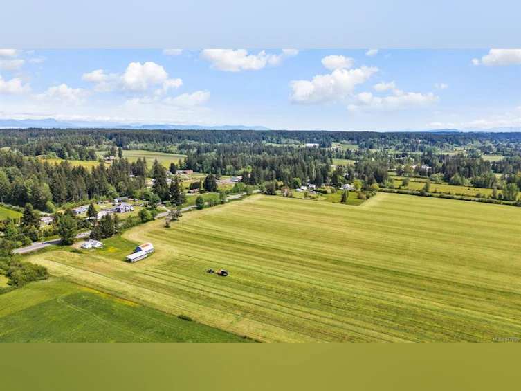 5941 N Island Highway, Courtenay, BC, V9J 1T6 - 5