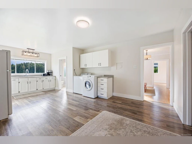 5941 N Island Highway, Courtenay, BC, V9J 1T6 - 10